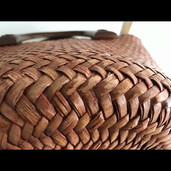 Cute woven handbag! - Picture 4 of 7